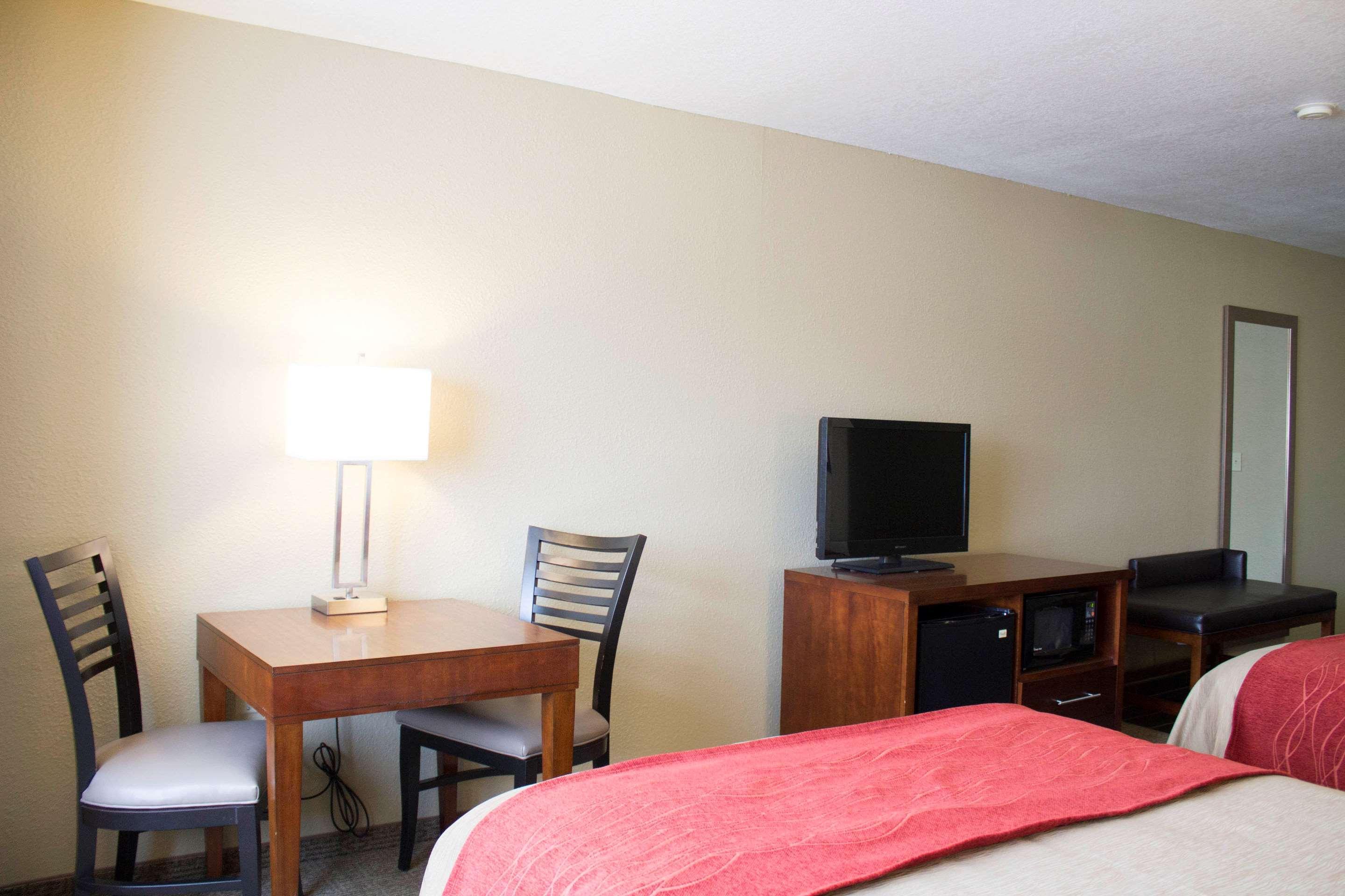 Comfort Inn River'S Edge Huron Exterior photo