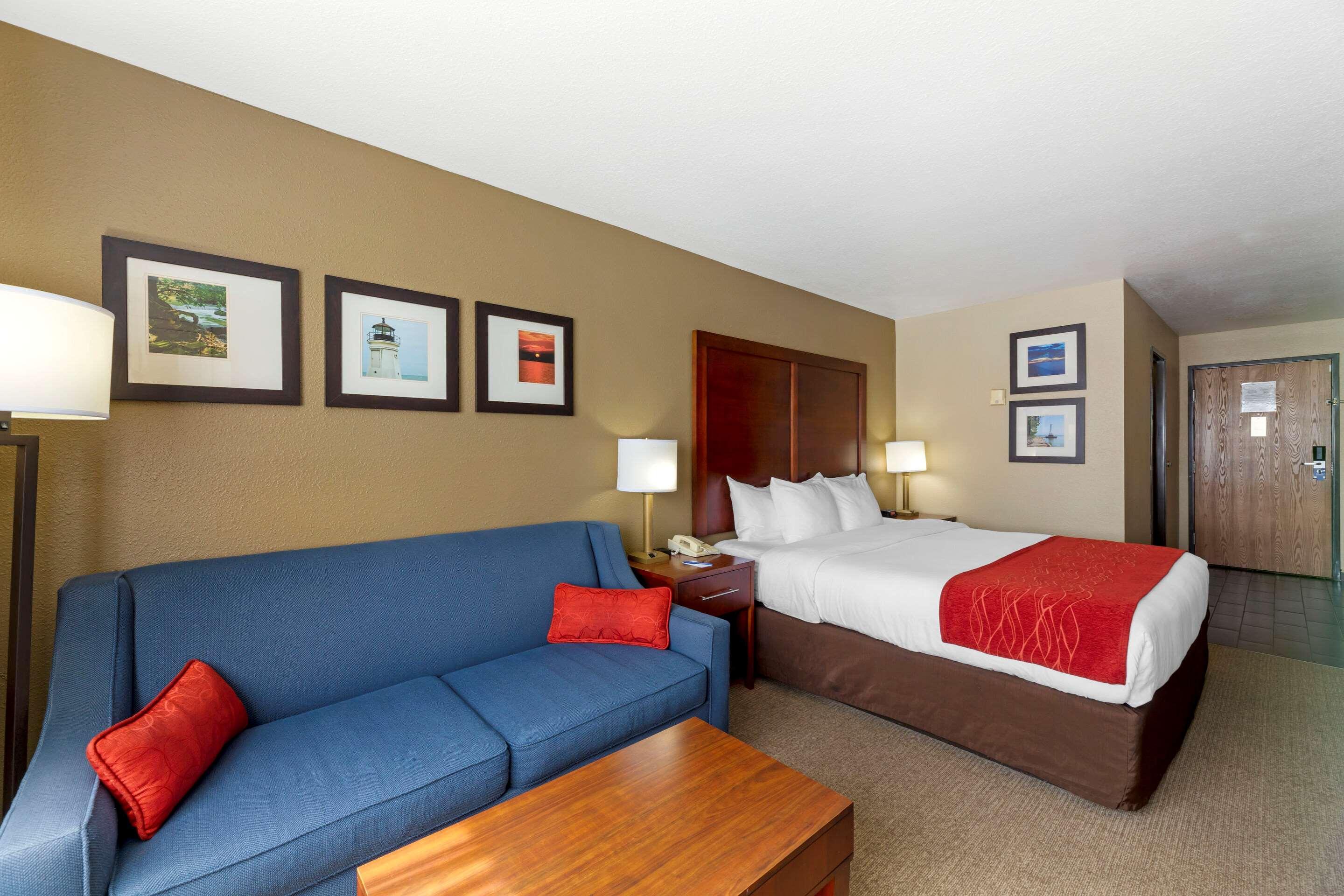Comfort Inn River'S Edge Huron Exterior photo