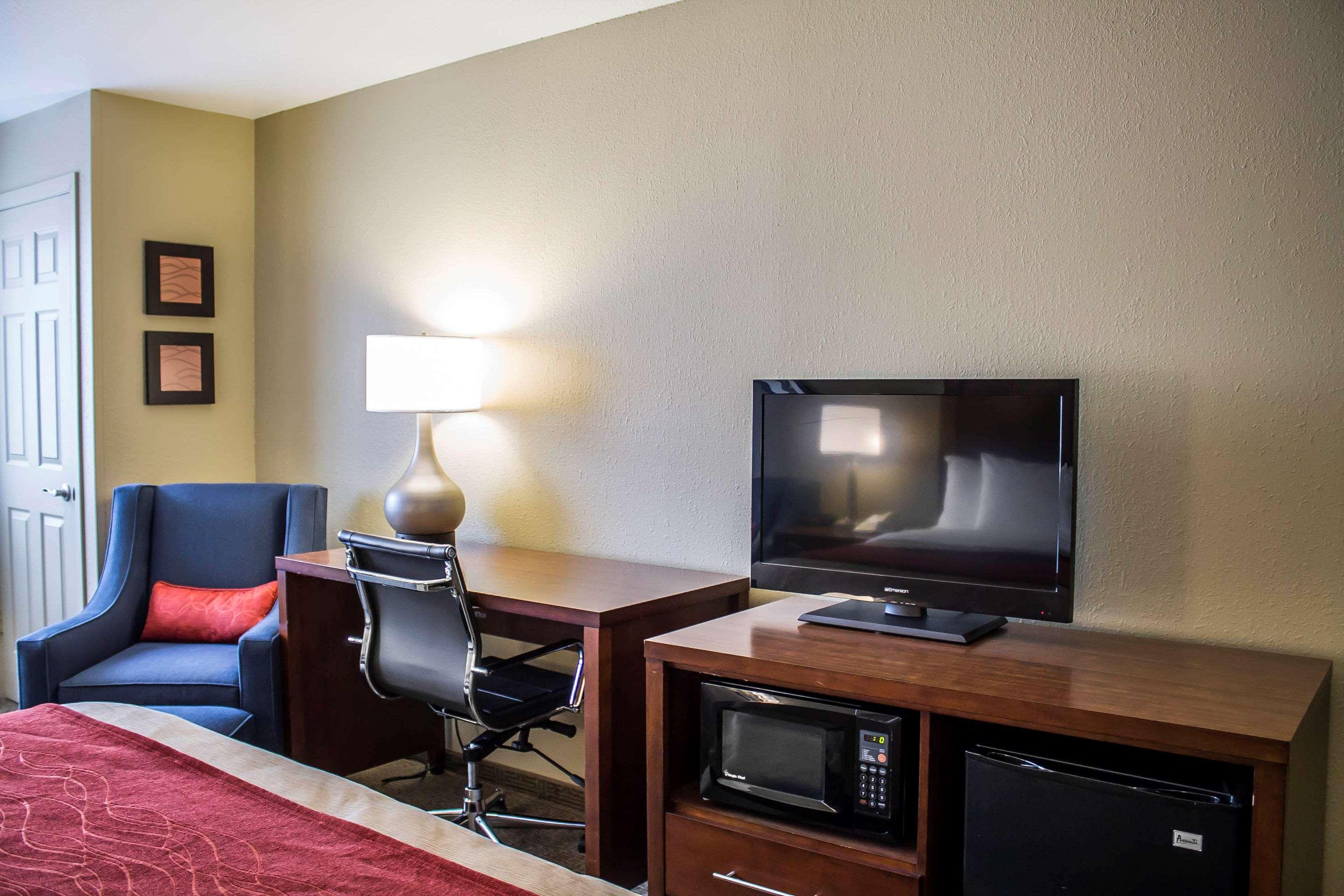 Comfort Inn River'S Edge Huron Exterior photo