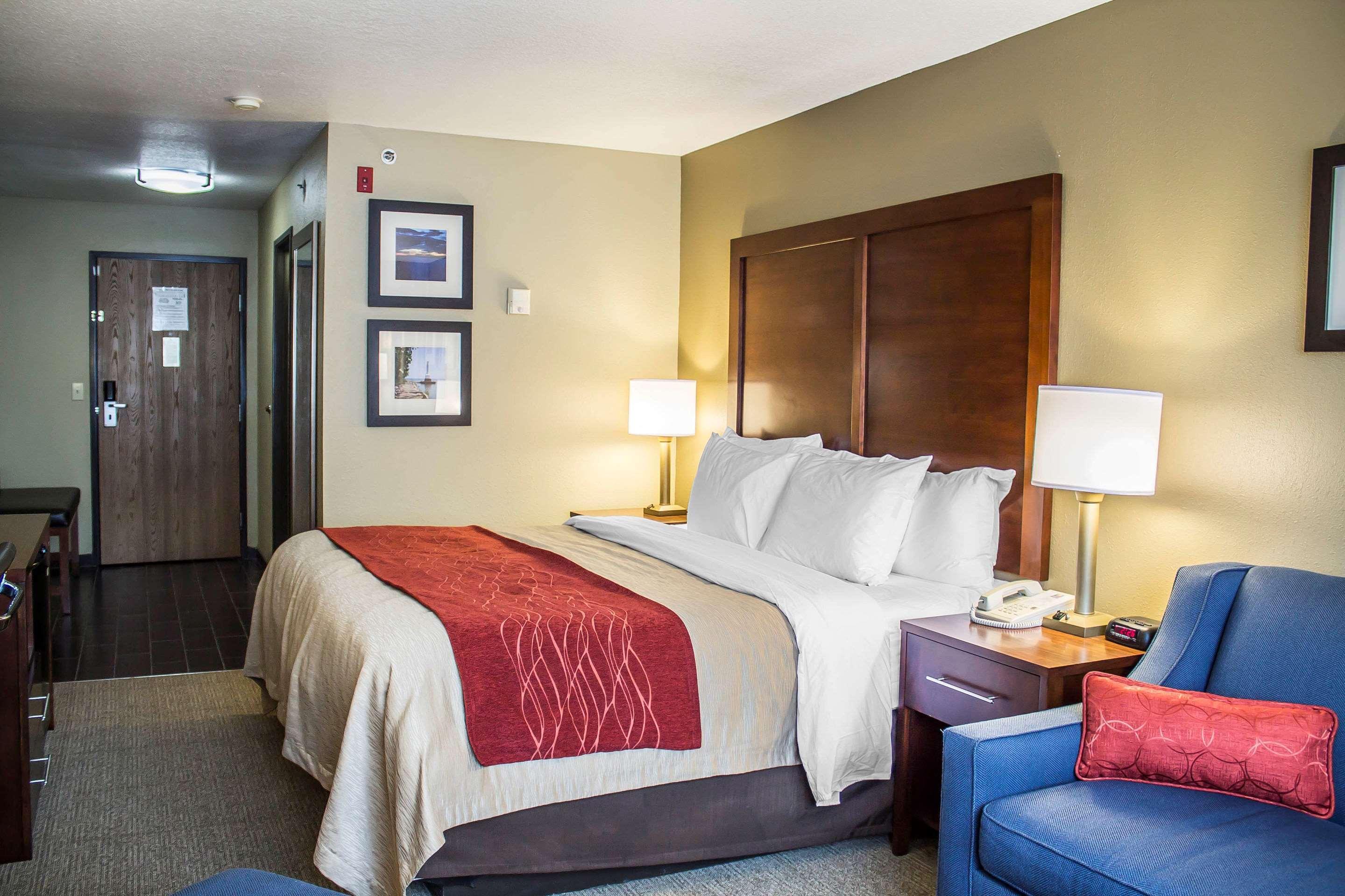 Comfort Inn River'S Edge Huron Exterior photo