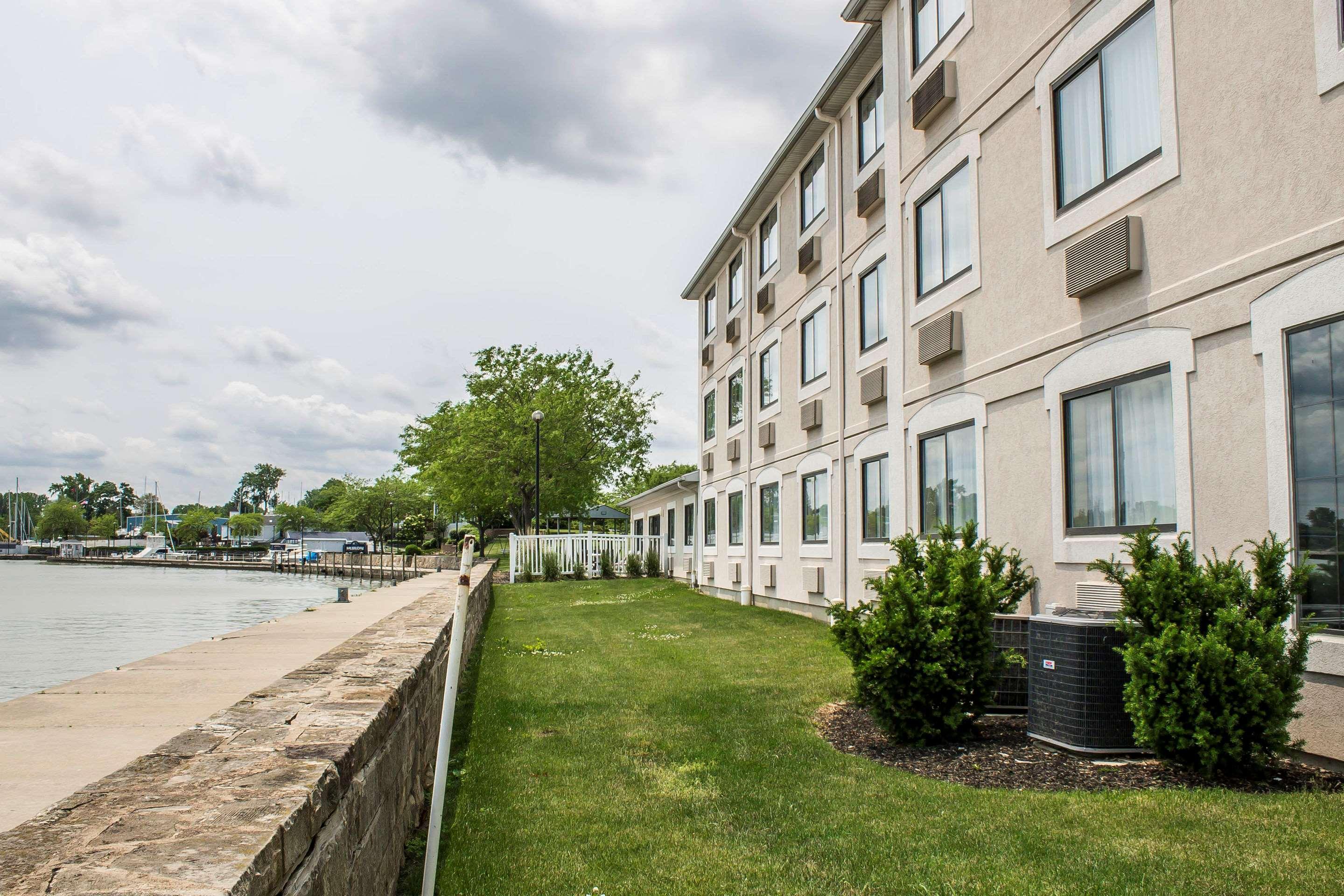 Comfort Inn River'S Edge Huron Exterior photo