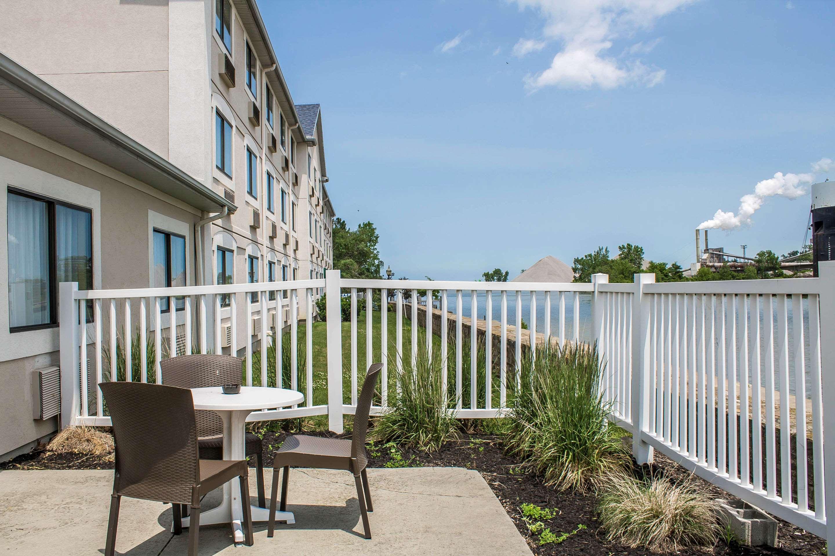 Comfort Inn River'S Edge Huron Exterior photo