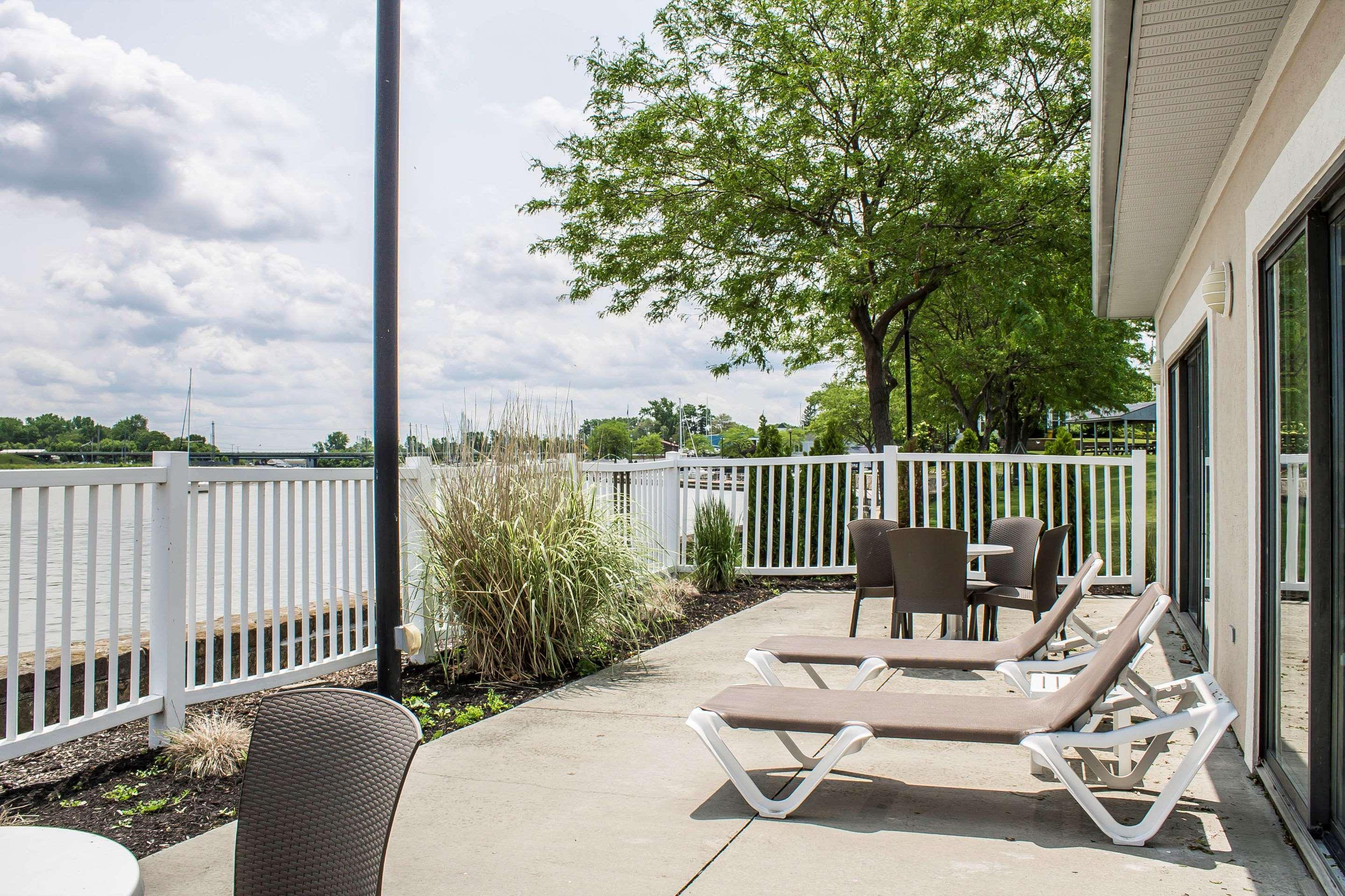 Comfort Inn River'S Edge Huron Exterior photo