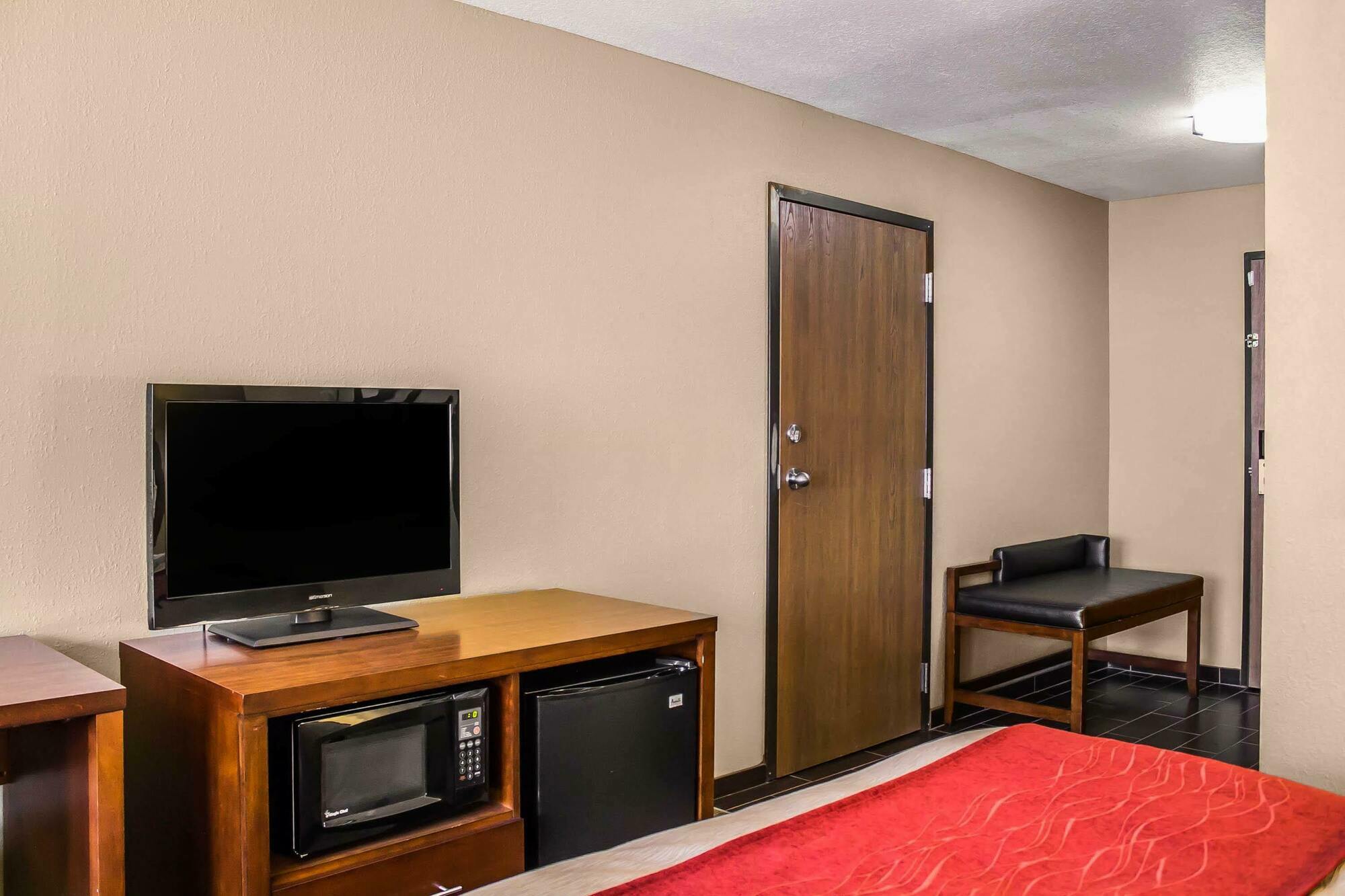 Comfort Inn River'S Edge Huron Exterior photo
