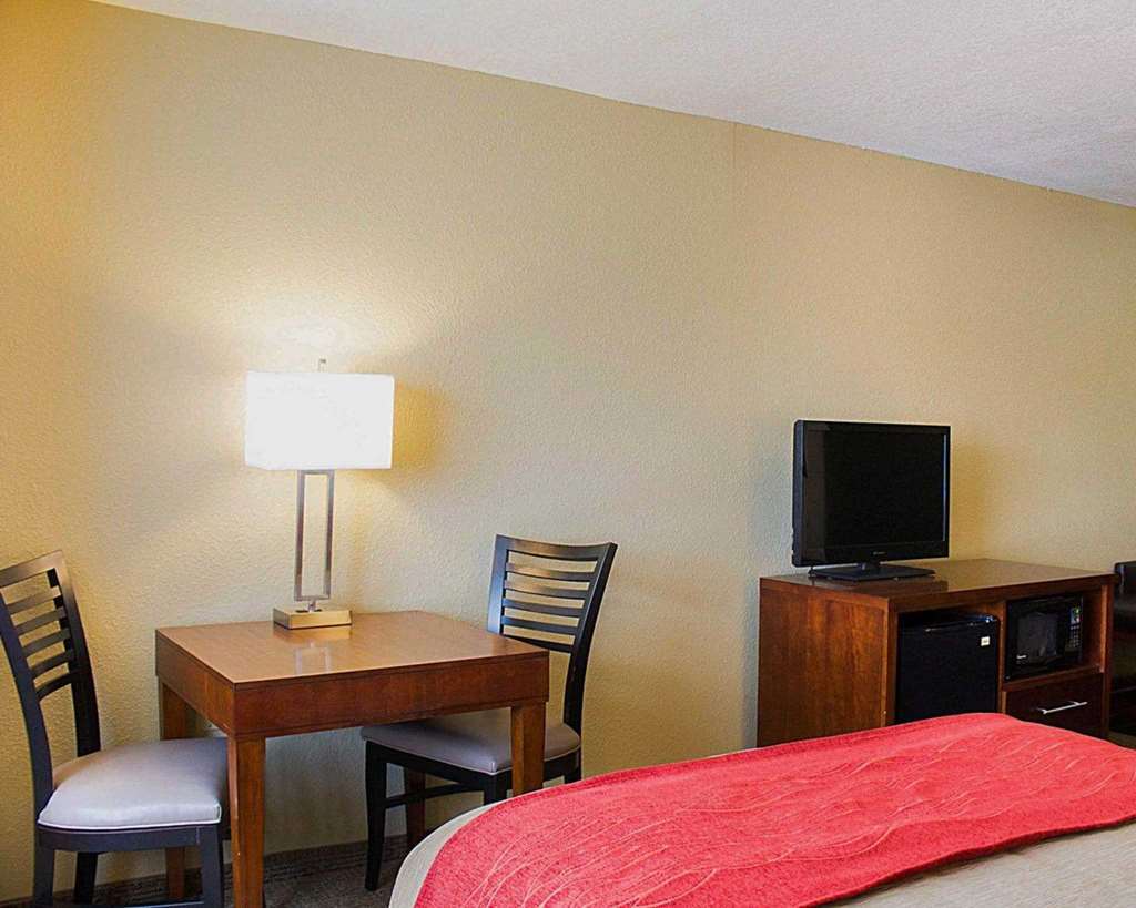 Comfort Inn River'S Edge Huron Room photo